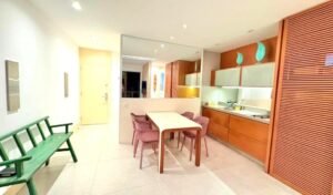 Mesa de comedor y cocina